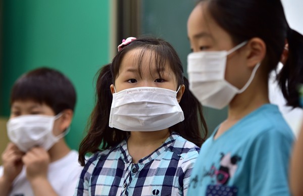 韓国でMERS感染拡大続く、200校閉鎖 隔離1300人超