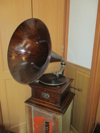 ビクター ラッパ型蓄音機 ビクターⅢ(３型) 1904年製 | 浪漫紀行
