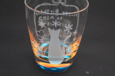 猫と雪の彫刻グラス