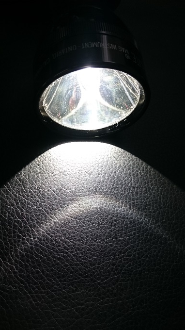LED装着マグライト4ｃ点灯