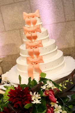 リボンのウエディングケーキ 結婚写真 記念写真を本当にかわいく撮るならエクー Ecoo