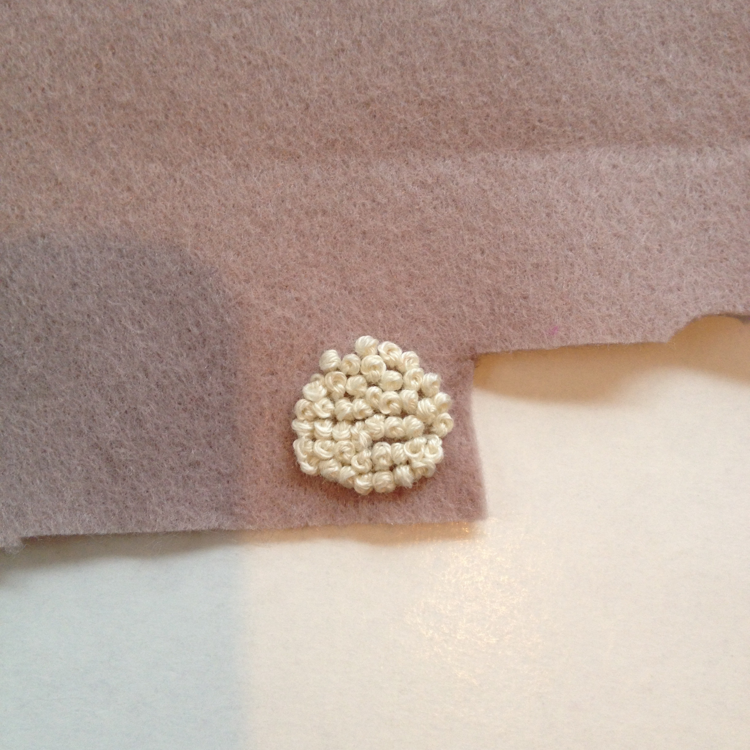 つぶつぶ刺繍のイヤリング ピアス の作り方 Numako S Blog